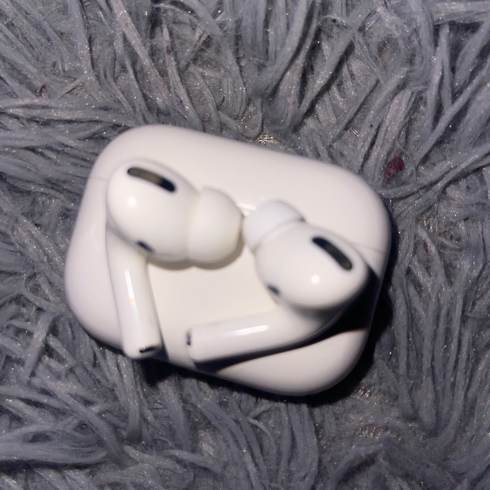 Wireless In‑Ear Noise‑Cancelling Headphones - White